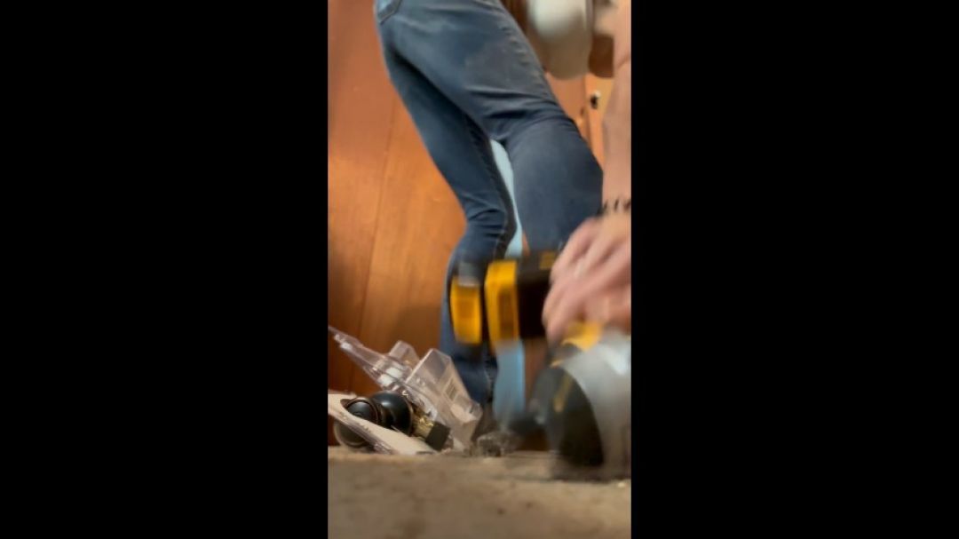 The Handy Dandy Giantess