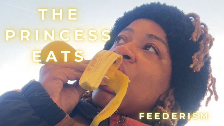 Temptress Mango Eats A Banana - Feeder/Feedee