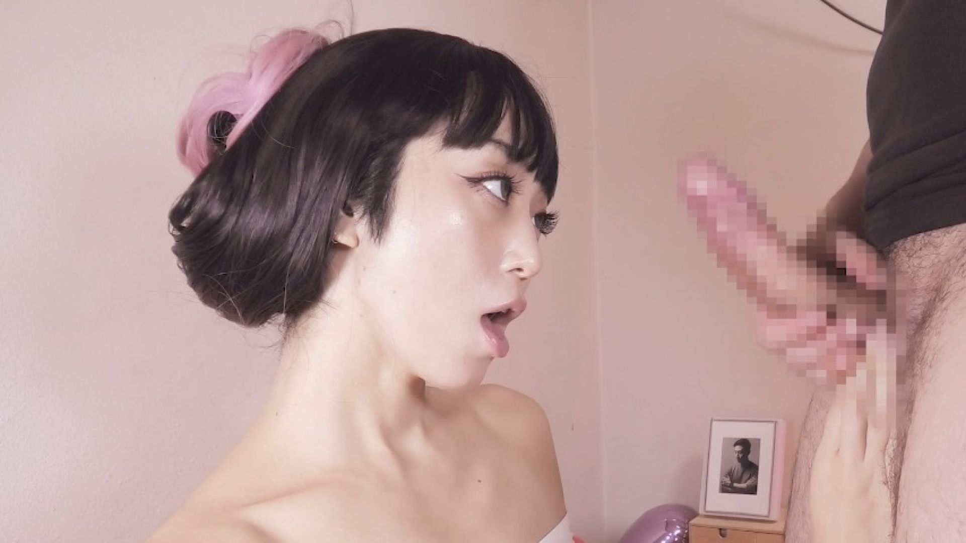 Kiki the gooner welcome postman with a sloppy blowjob