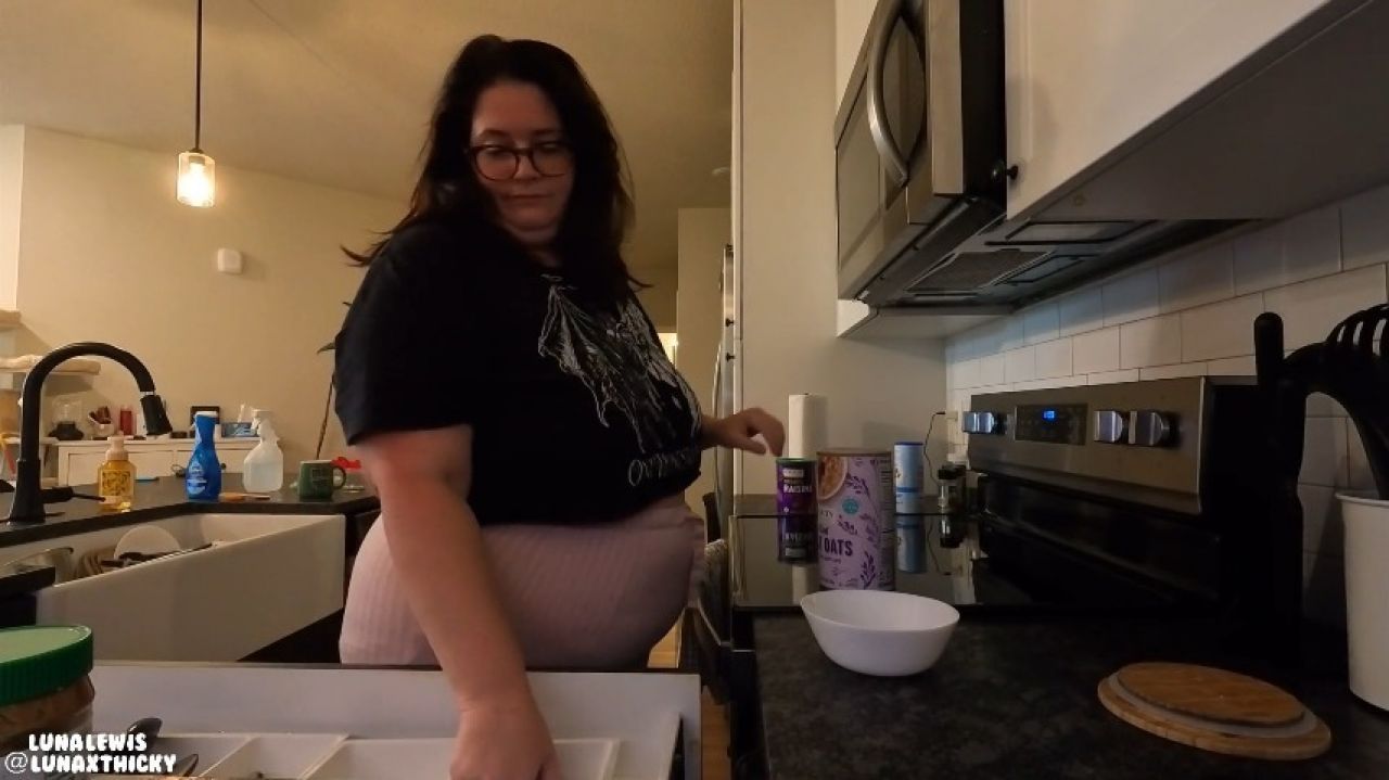 Making &amp; Eating Oatmeal in PJs