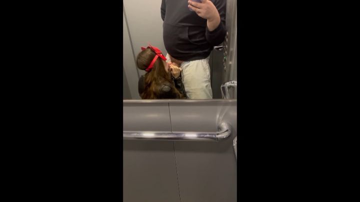 blowjob and sex with a 19 year old girl. in an elevator blow
