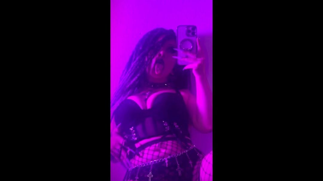 Succubus Dommy step-Mommy