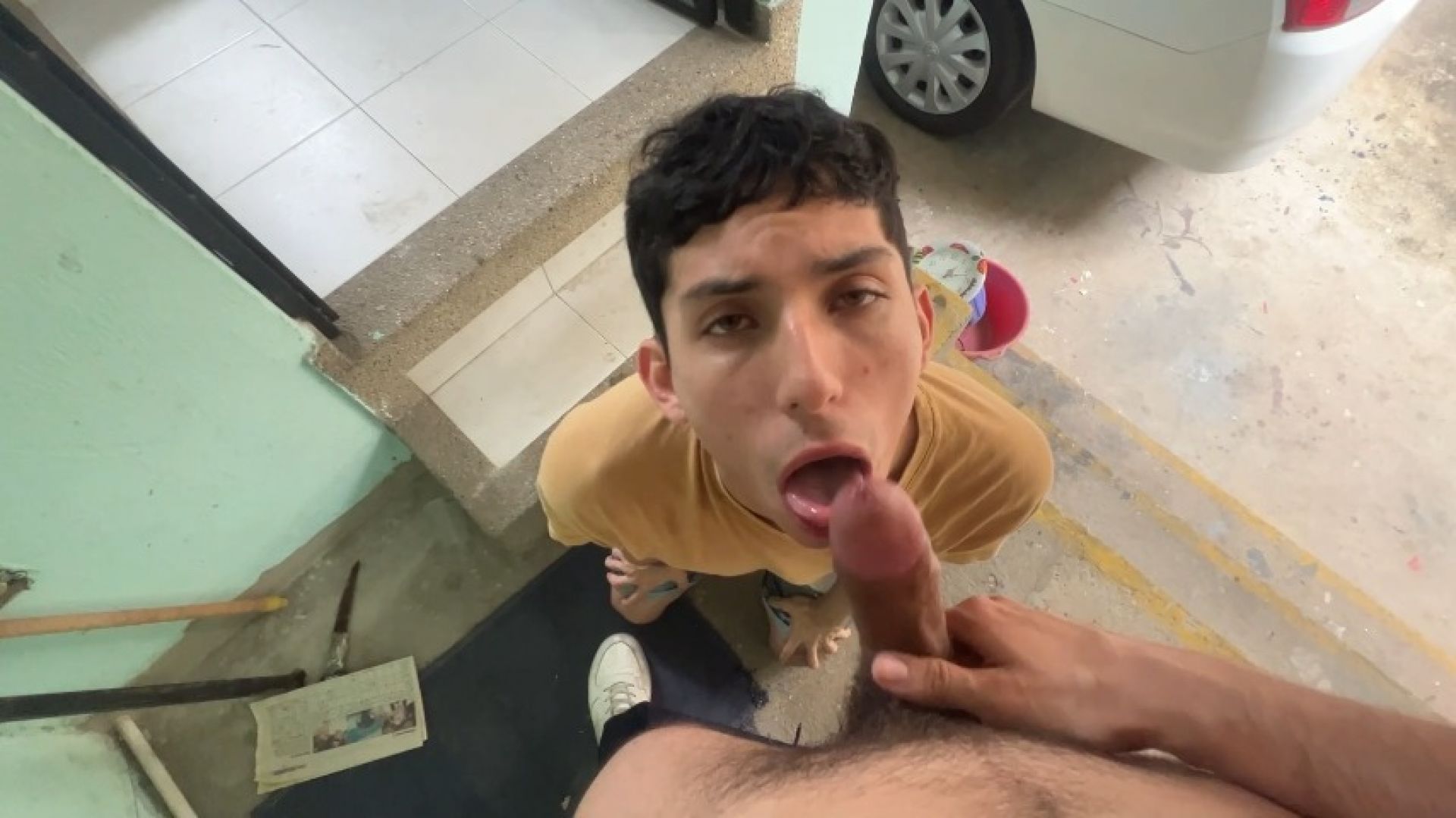 Fucking a virgin twink in garage