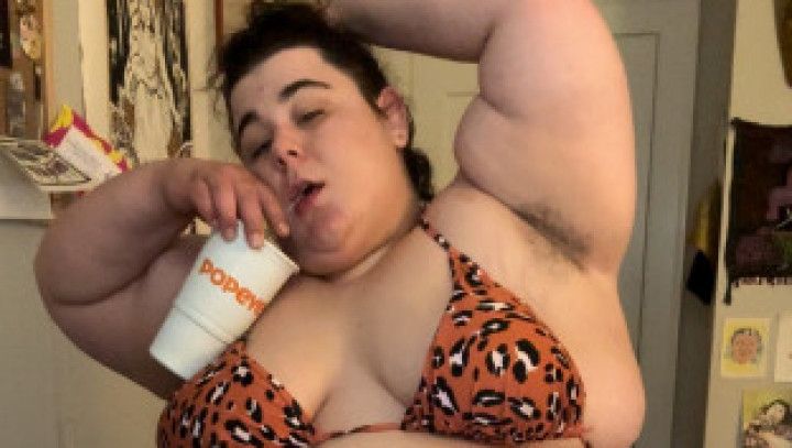 bikini-clad SSBBW Marigold stuffs herself with Popeyes