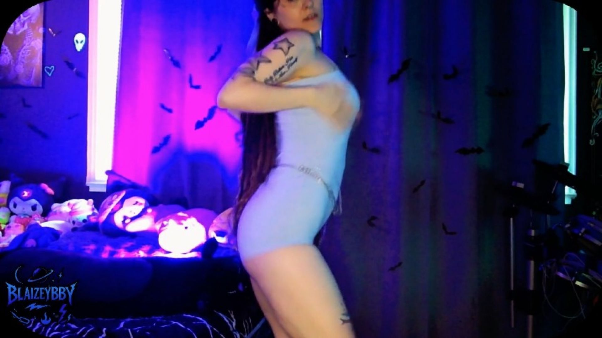 5-Blue Vibes, Big Twerks