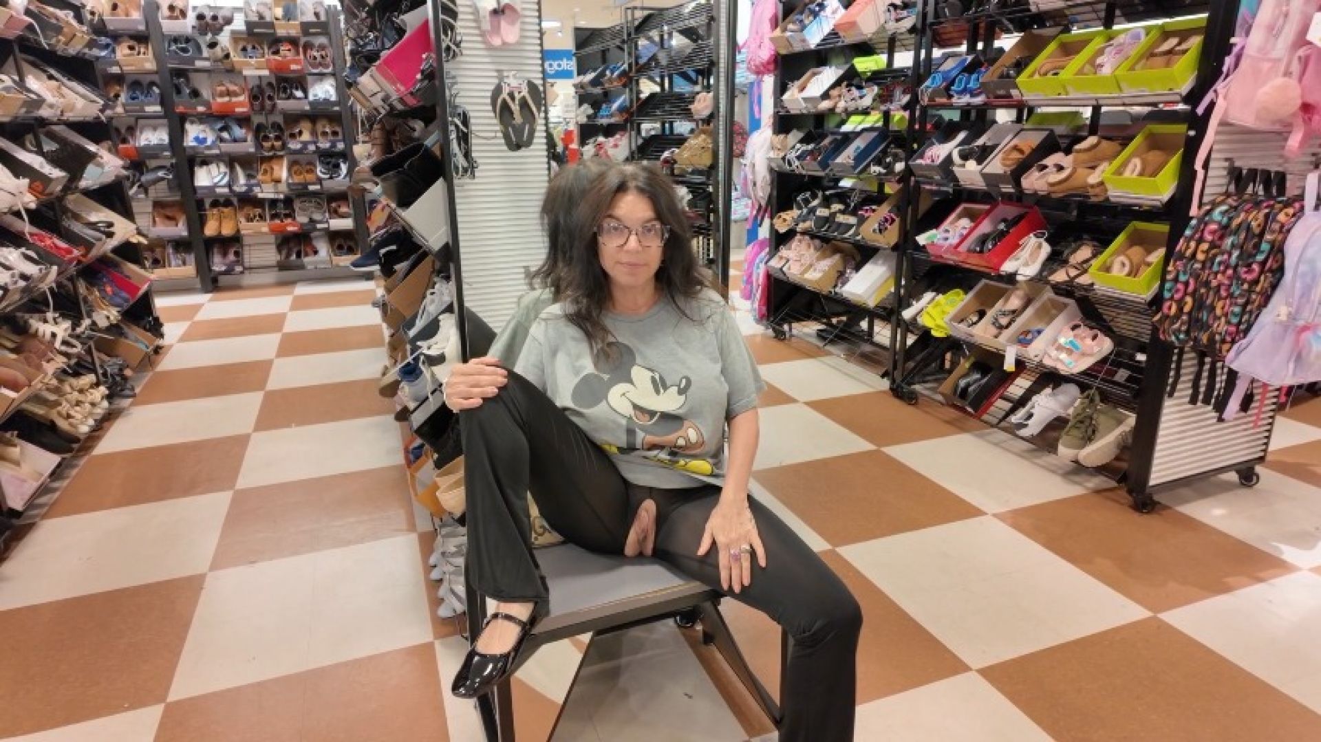 Flashing my tits and pussy at the mall!! Natural 40 DD's