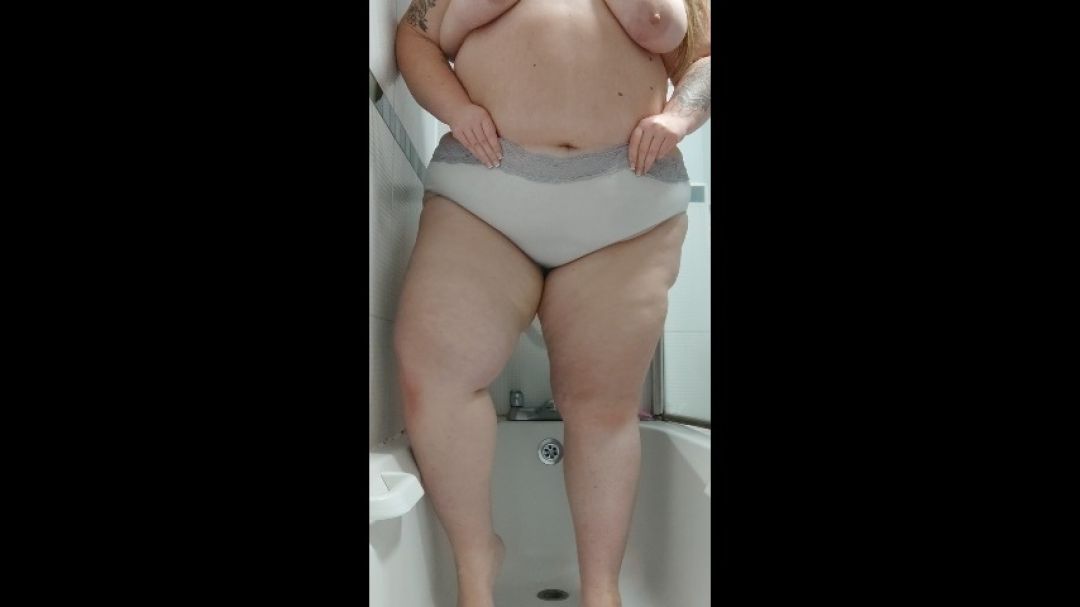 BBW Bella Binks pisses through her knickers