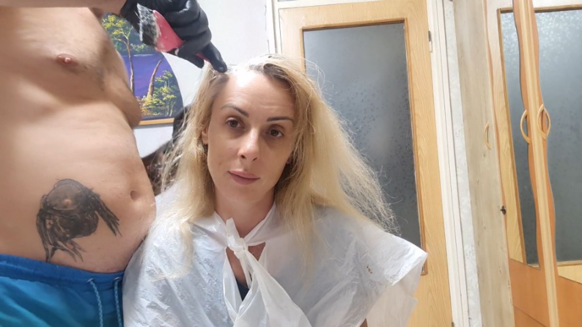 plastic cape, hair bleaching