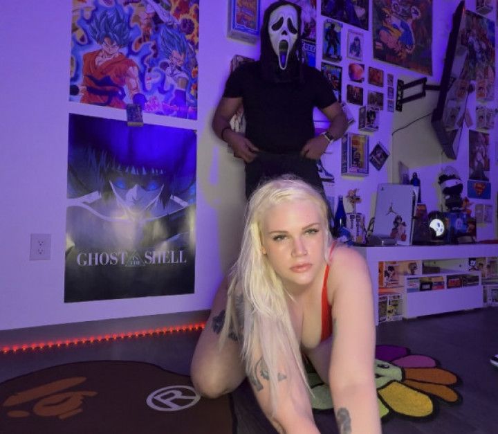 Syphon Filthy gives Daisy Fallz the scream experience