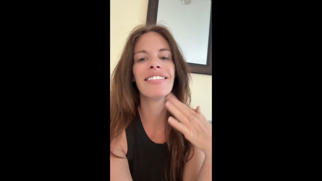 Sloppy deepthroat finger spit play at work