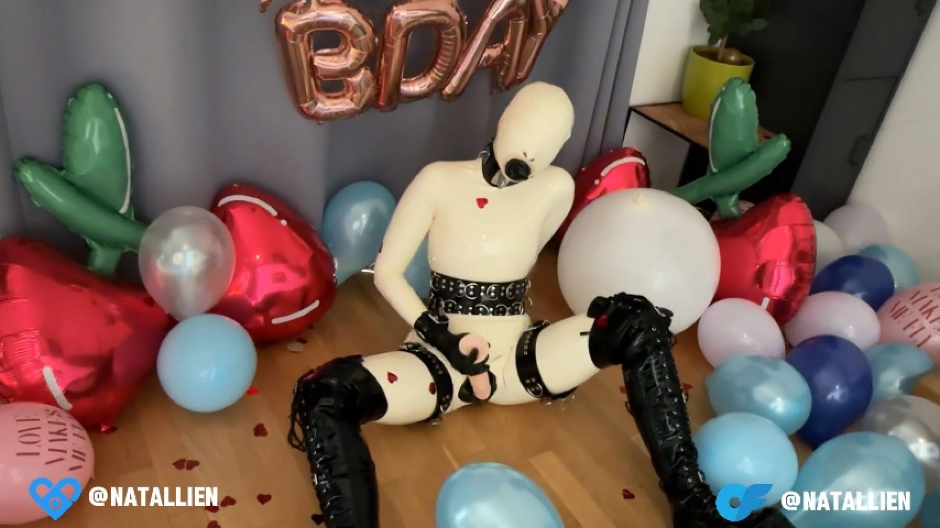 PUSSY STRETCHING &amp; BLOWJOB