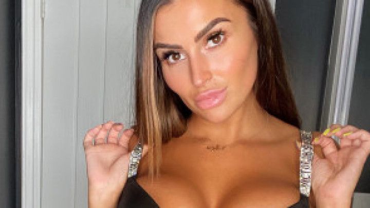 Horny Housewife Roleplay Oil Show/Titwank/Dildo Play