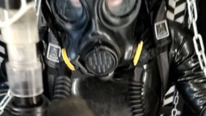 Breathplay with re-breathing bags connected to the gas mask