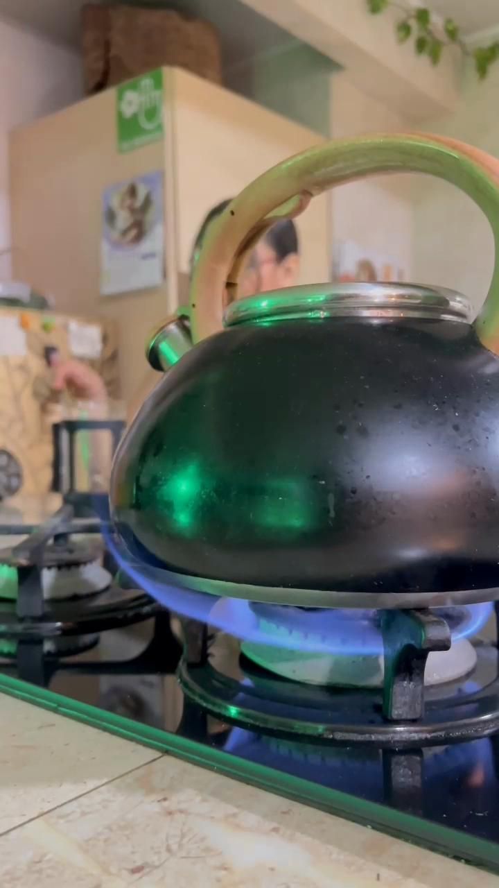 Mamá aprende a usar la cafetera Prensa francesa