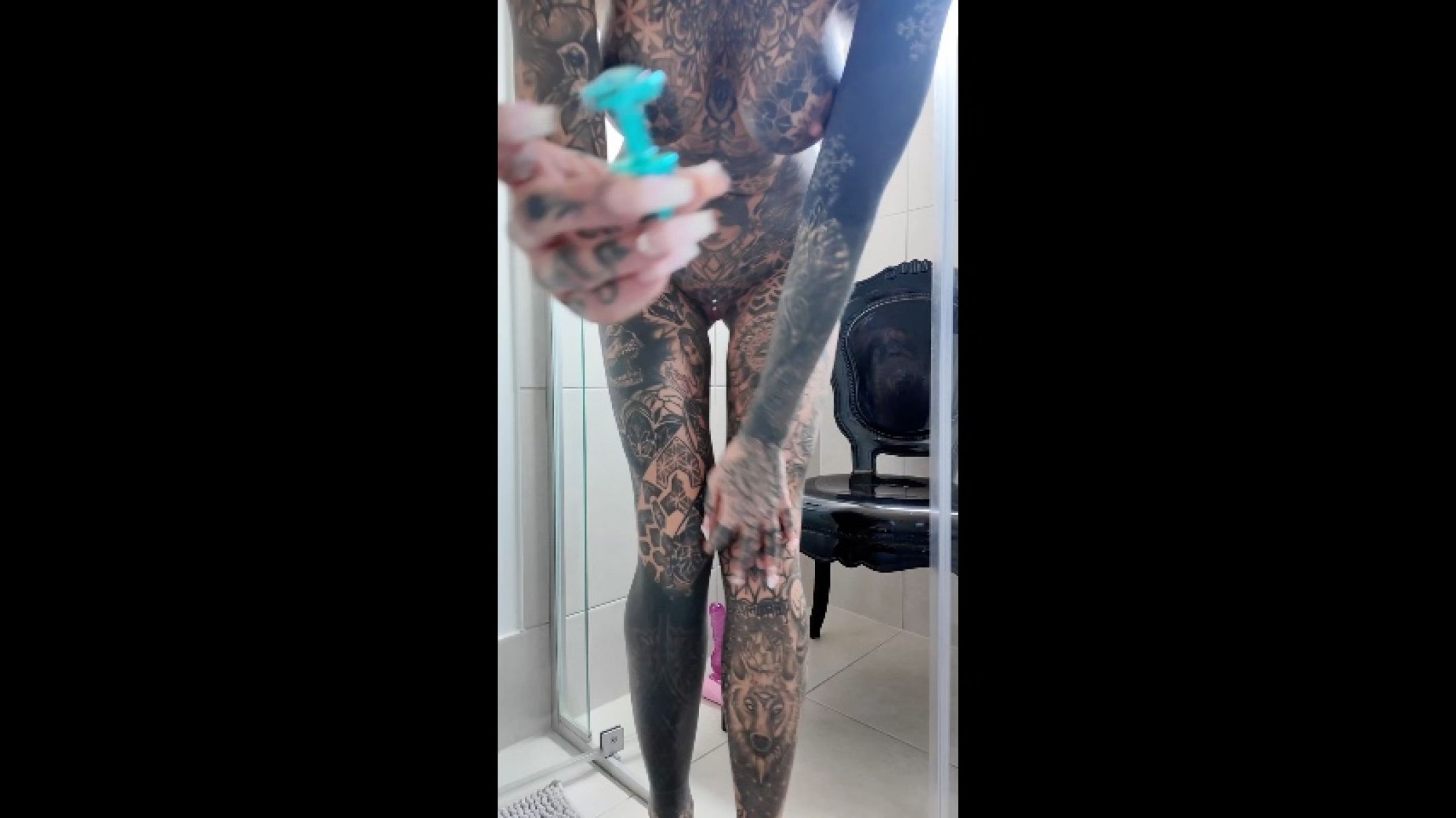 AMBER LUKE SOLO WITH BUTT PLUG