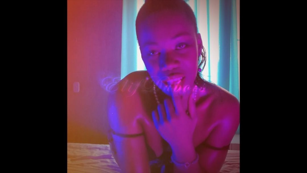 Elif Dubois sexy lingerie