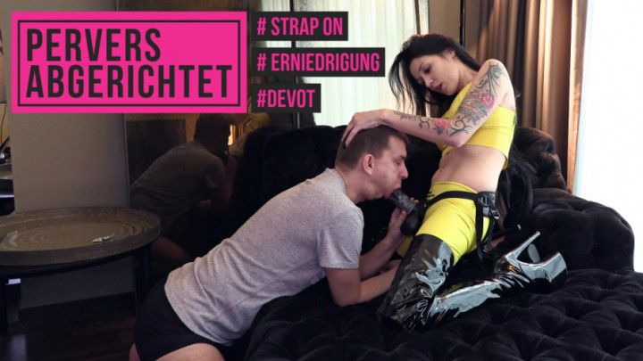 DEVOTE SKLAVENFOTZE WIRD ZUR PERVERSEN LUTSCHNUTTE