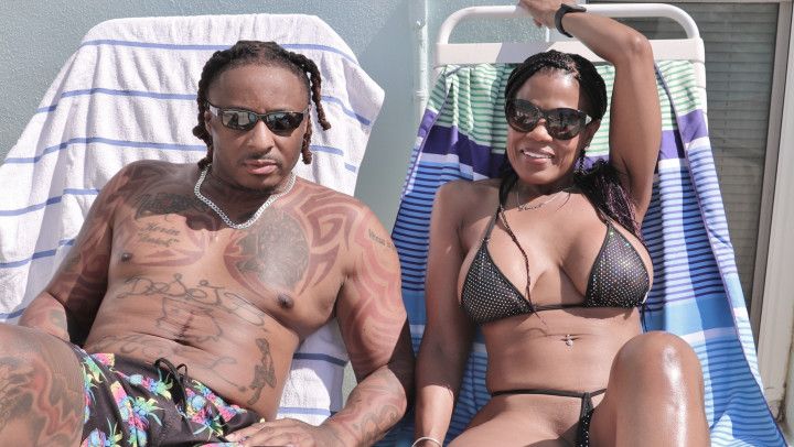 Raven's Poolside HookUp