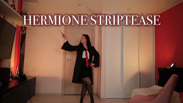 COSPLAY OF HERMIONE FROM HARRY POTTER AND STRIPTEASE