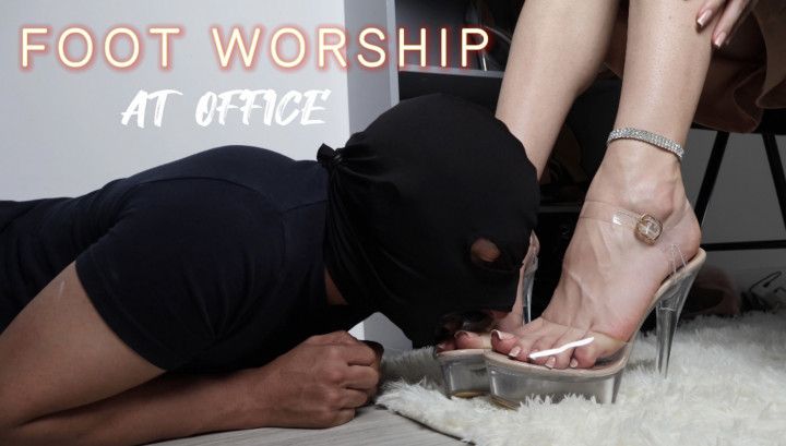 Boss Lady worshipped at the office