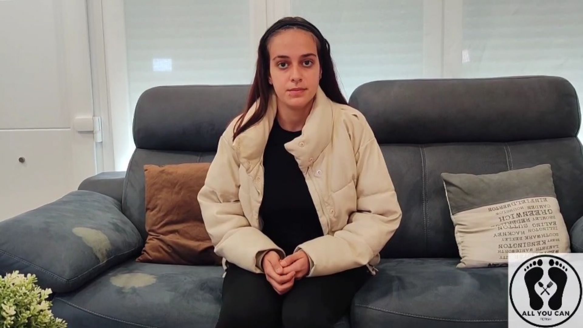 NEW AMATEUR MODEL 18YO LEYLA KIXX INTERVIEW CASTING FREE