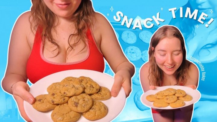 BAKING COOKIES WITH SCRUNCHIE