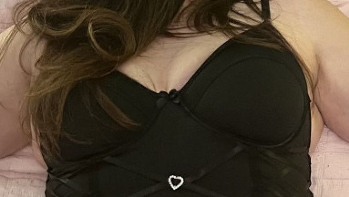 Curvy MILF Masturbates Waiting to be Fucked