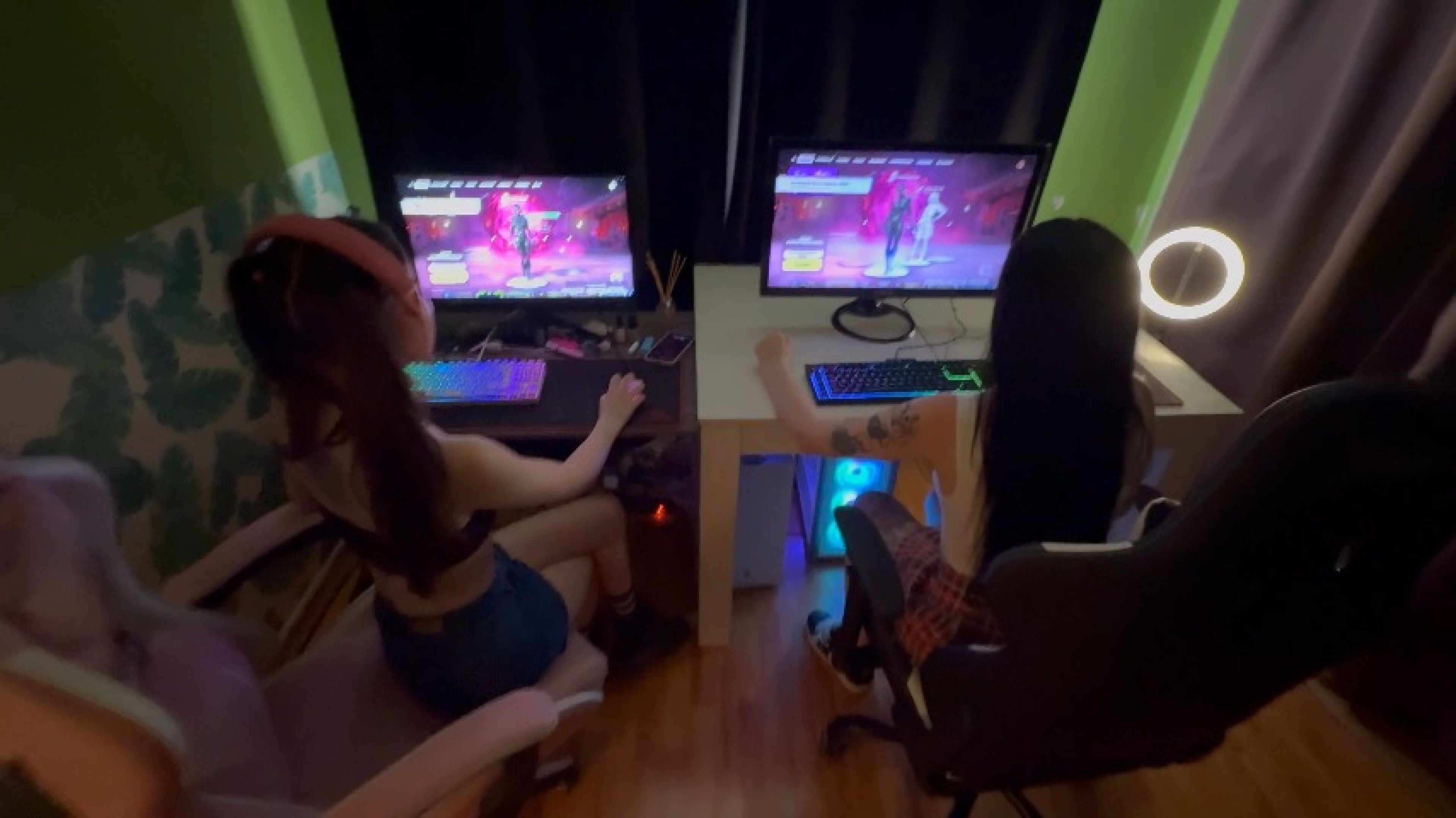 I forgot my PC to play Fornite Trio with this cuties