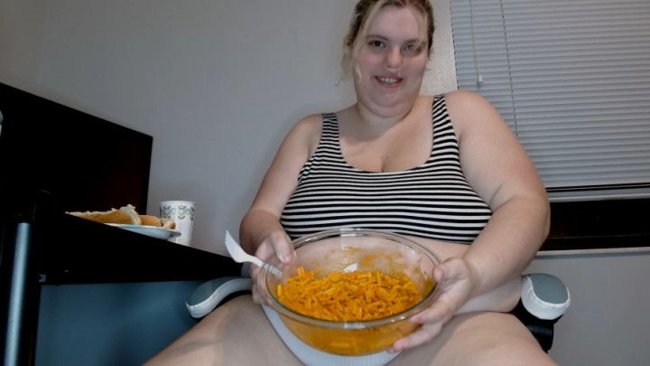 Mac n' Cheese &amp; Glizzy Stuffing Mukbang