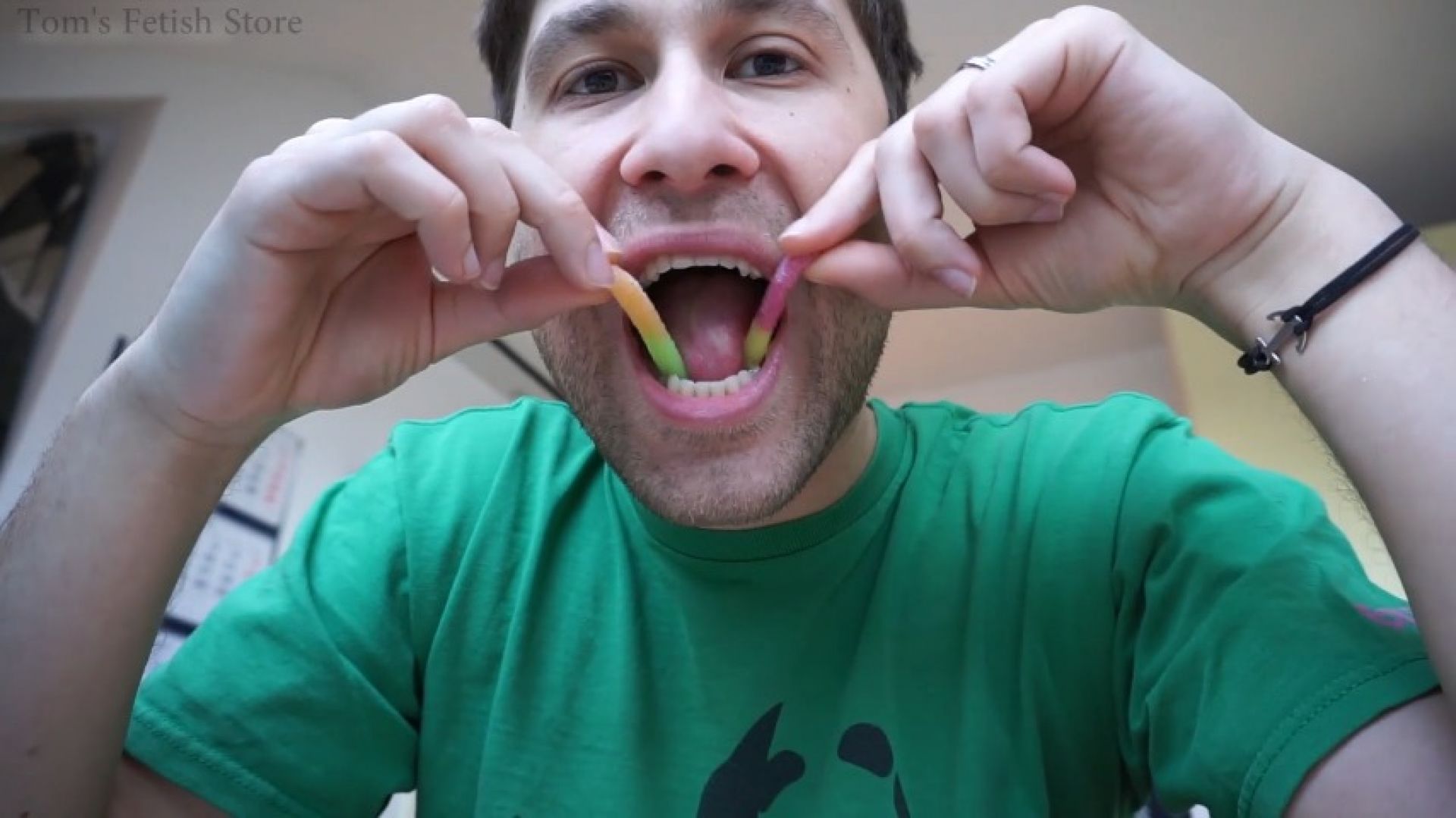 Giant Swallows Worms and You 1080p - Toms Fetish Store