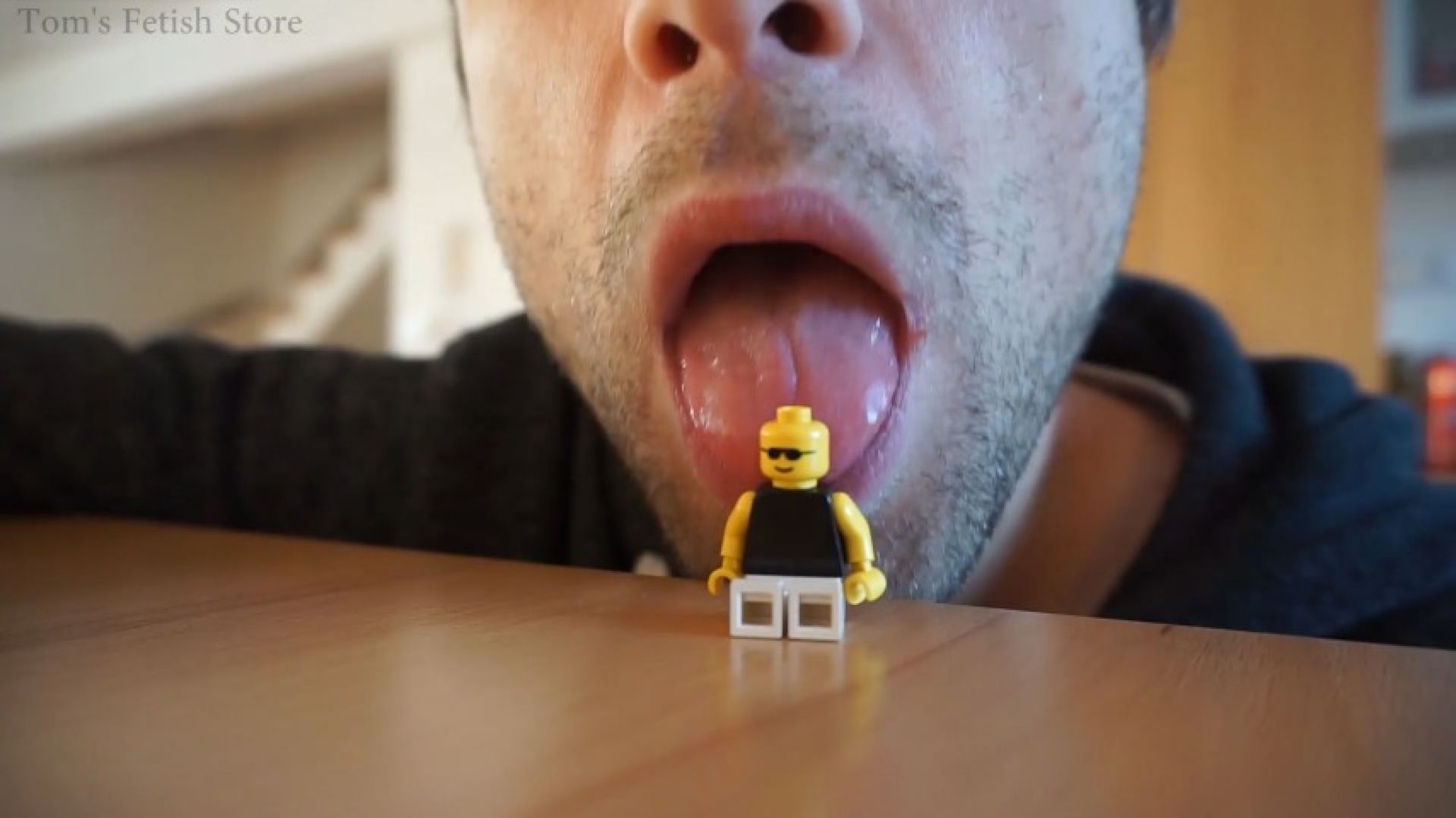 Giant Gets a Mouth Pet