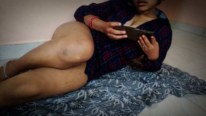 Indian hot actress showing her sexy body nude