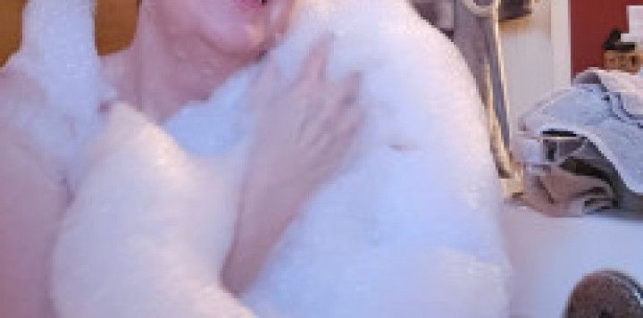BUBBLE BATH TITTY FUCK