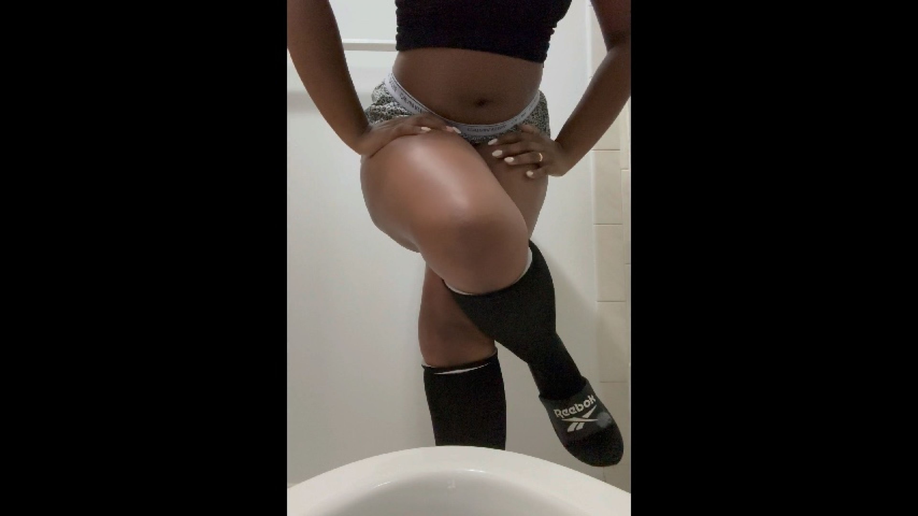 Edging my Bladder ALL AFTERNOON