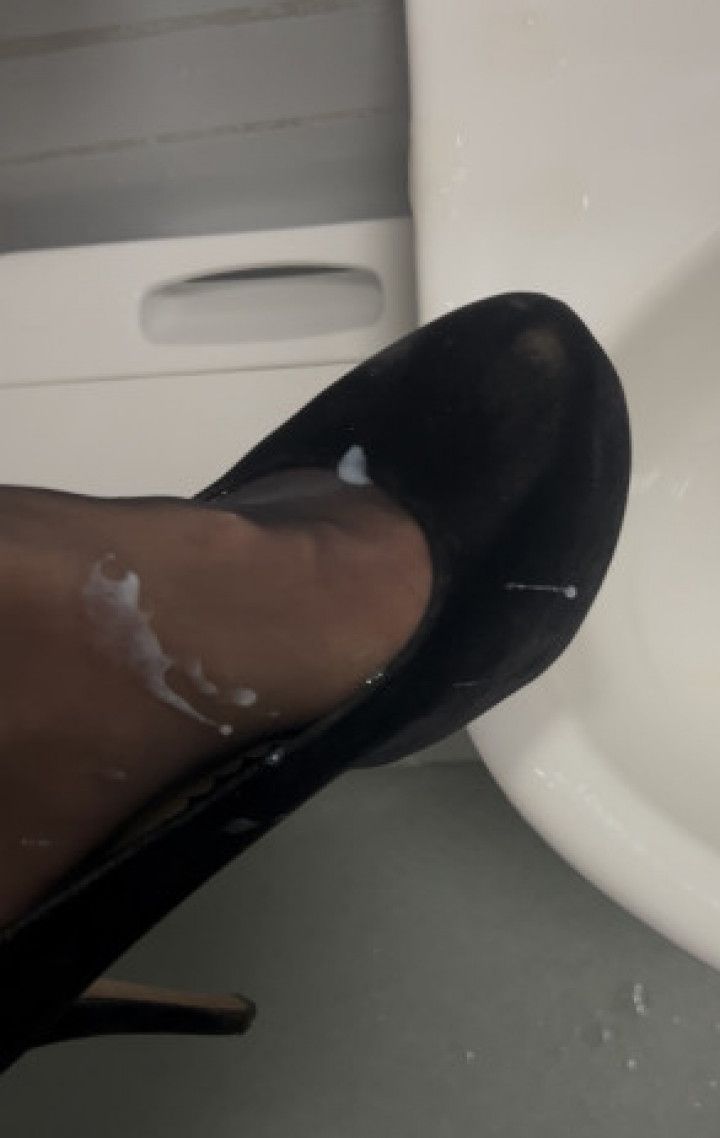 Jerking in hospital toilet