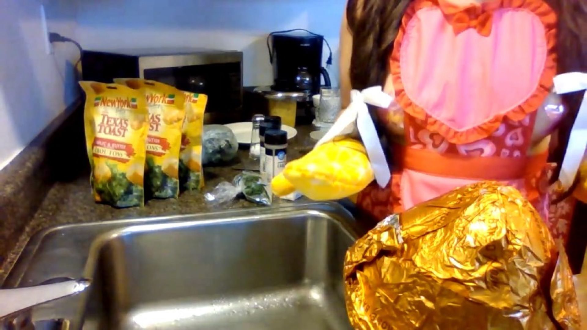 Sexy Holiday Cooking Show: Making Stuffing Easy Recipe