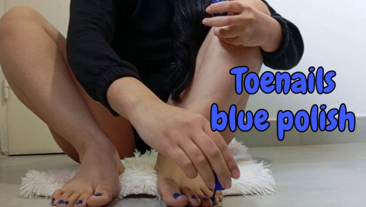 Painting my toenails blue