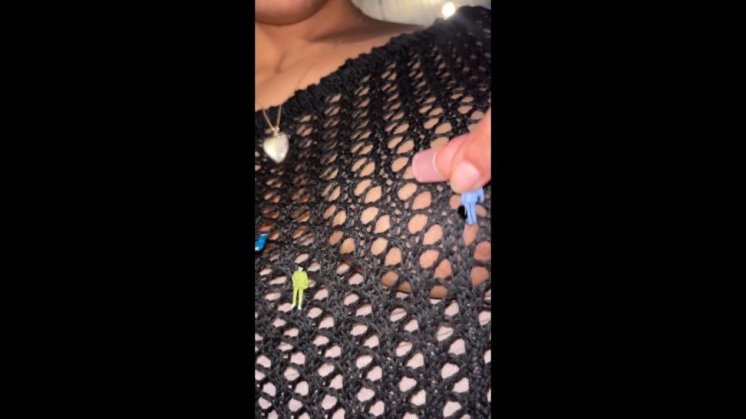 GIANTESS in fishnets squishes little people in ass and pussy