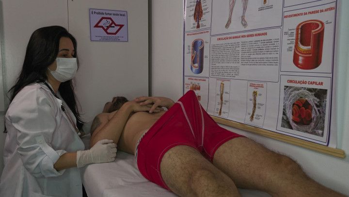 Slutty nurse gets turned on by patient's erection