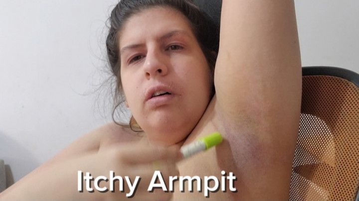 PLAYING WITH MY HAIRY ARMPITS