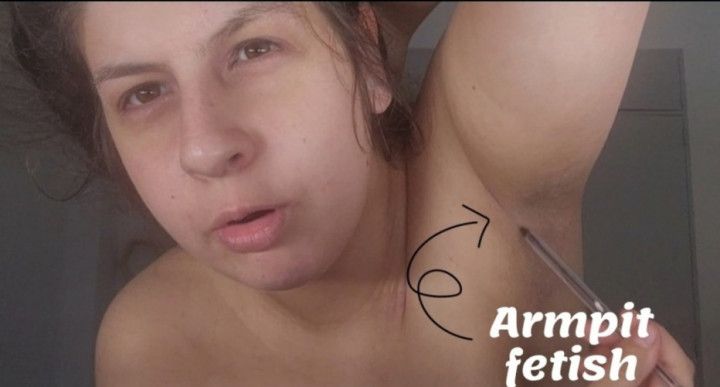 Itchy armpit i play with them
