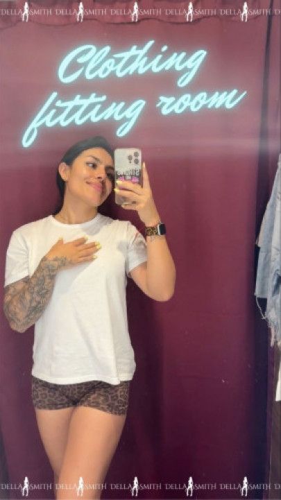 Clothing fitting room