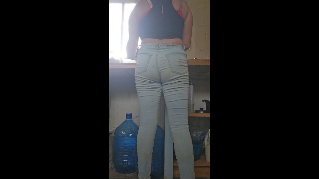 Just a girl in her jeans cooking dinner