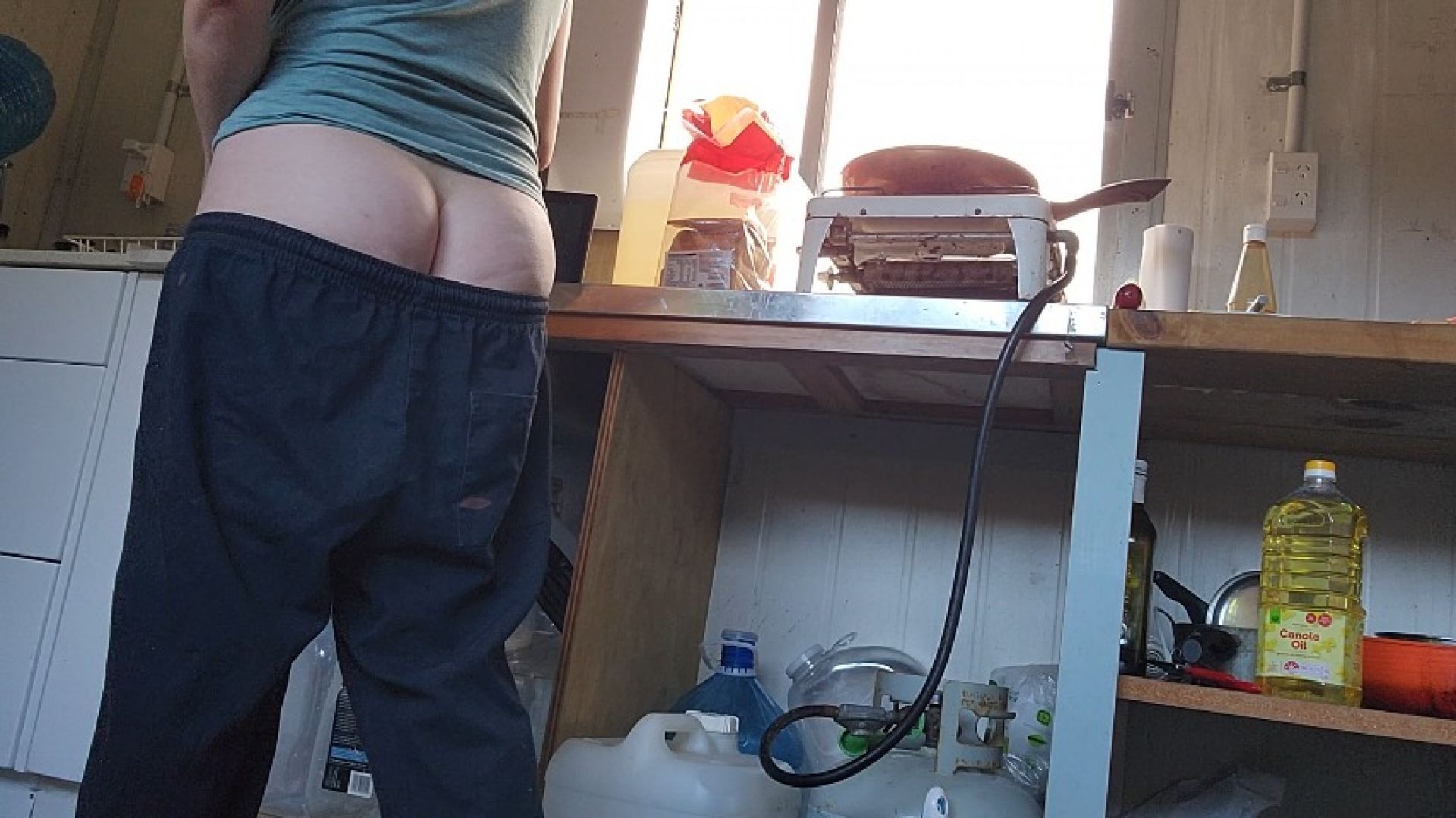 Girl keeps wearing her pants like this