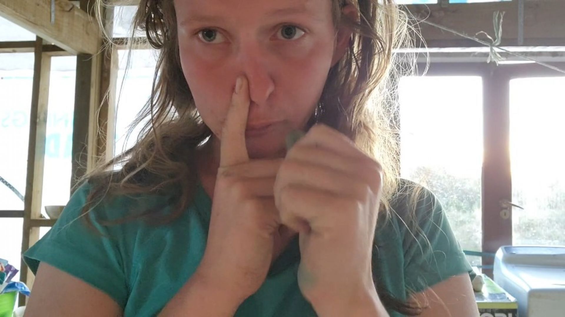 Just over 5 minutes of nose fetish, honking and snot play