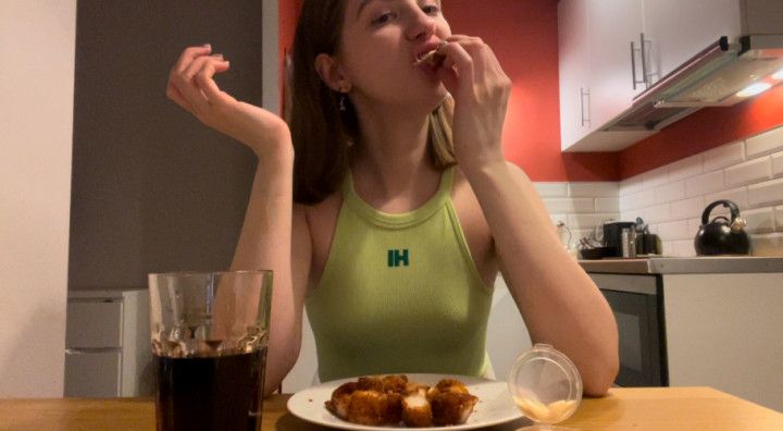 I eat yummy and juicy chicken