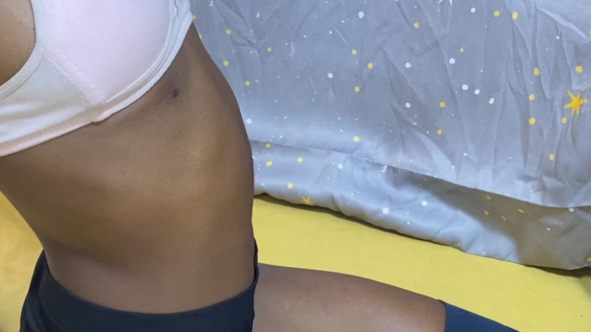 Rowanie bloated tummy sounds groweling