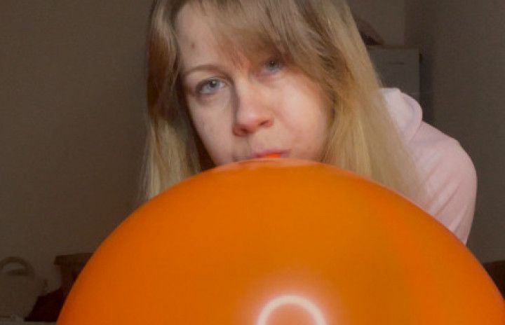 Non Pop balloon blowing then deflation