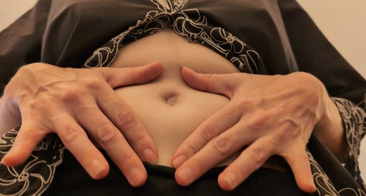 MILF BELLY BUTTON | Porsche