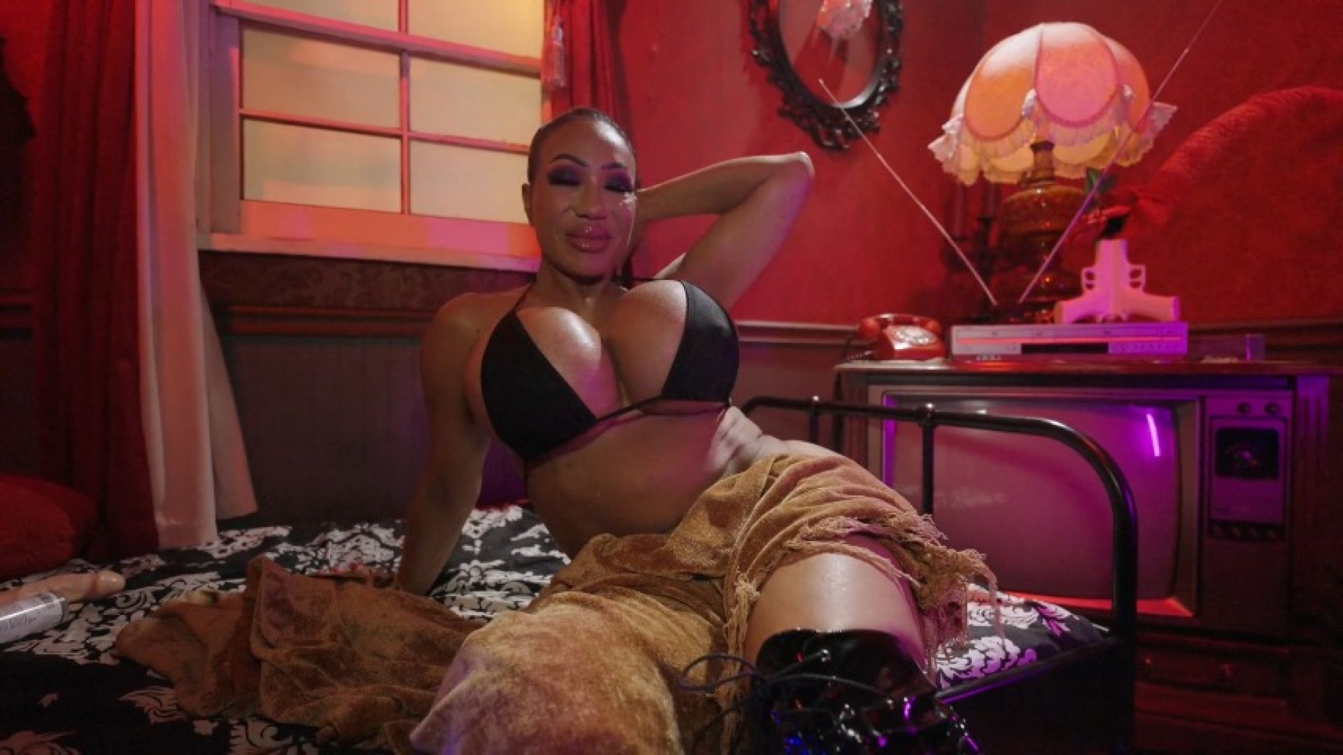 Self pleasure.. with Ava Devine